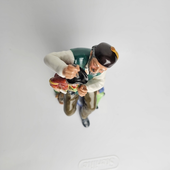 Puppetmaker HN2253 – Royal Doulton Figurine - Picture 6 of 9